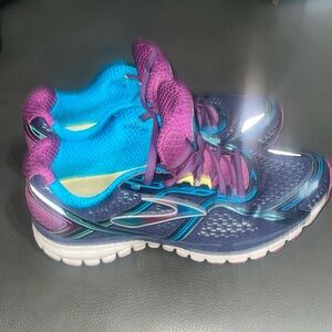 Brooks Ghost 8 Women’s Running Shoes – Size 9